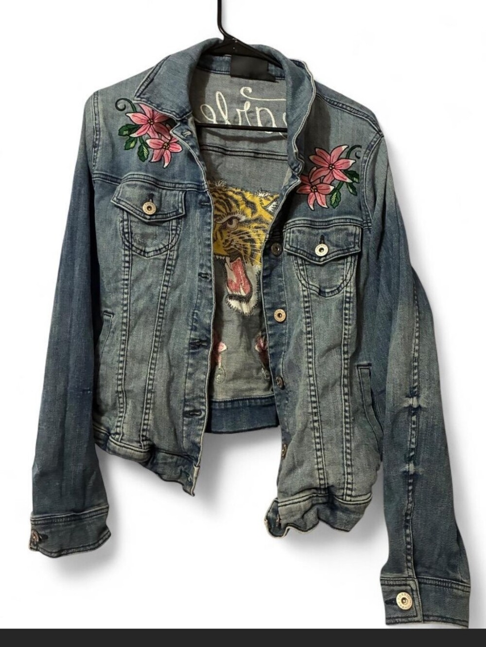 Torrid Fearless Embroidered Tiger Floral Denim Trucker Jacket Medium Wash Plus - Picture 14 of 16